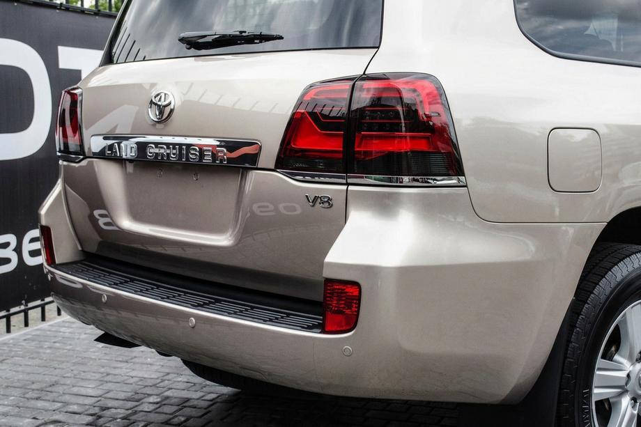 Toyota Land Cruiser 200 2007-2021 Pilotos Traseros 2007-2015 V2 (Diseño 2016+) Image