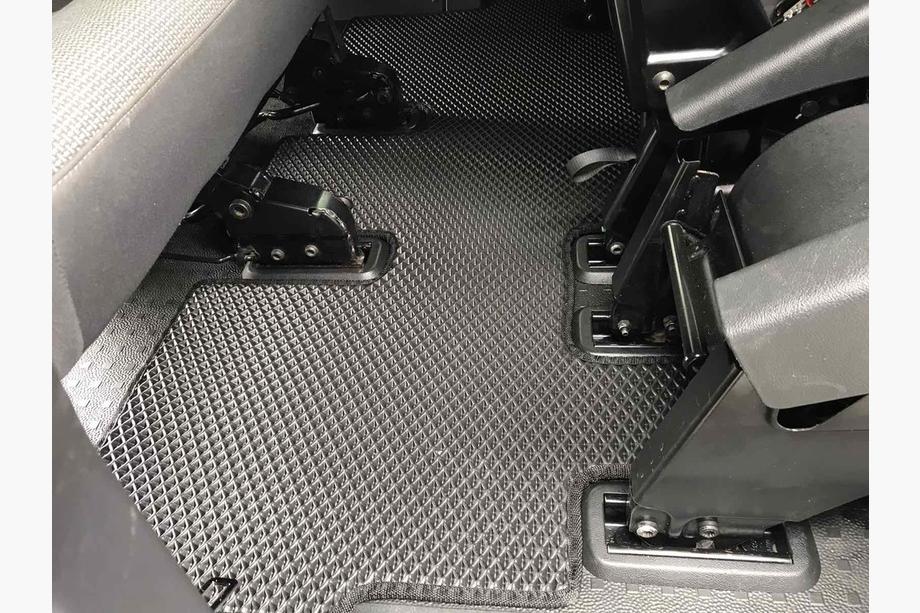 Volkswagen T5 2010-2015 Alfombrillas EVA V2 (Batalla larga, juego completo interior, negras) Image