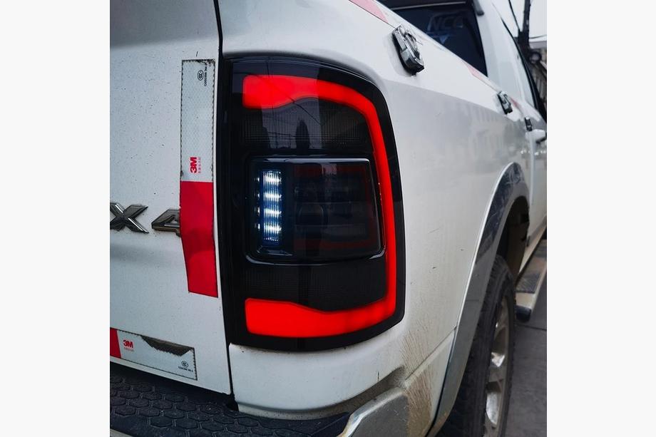 Dodge RAM (DT) 2018– Pilotos traseros TRX Image
