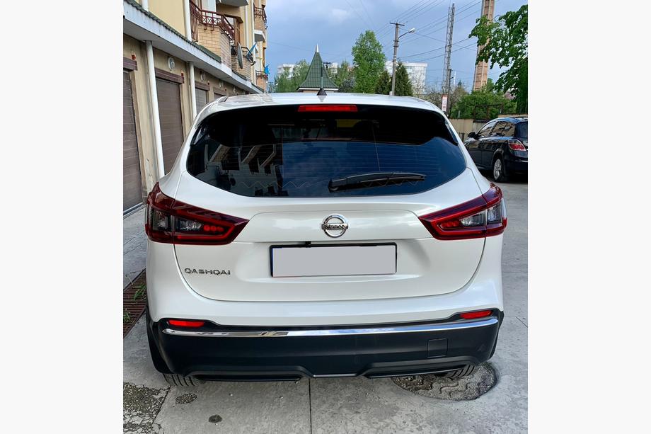 Nissan Qashqai 2014-2021 Moldura trasera de parachoques acero inoxidable Foto 3