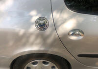 Peugeot 206 1998-2024 Cubierta cromada para tapa de combustible (acero inoxidable) foto 2