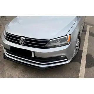 Lip delantero parachoques (2010-2018, negro brillo)