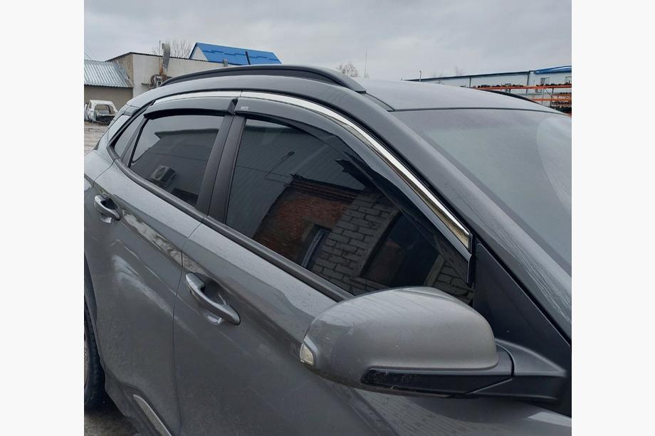Hyundai Kona 2017-2023 Deflectores de ventana con moldura cromada (4 uds, Niken) Image