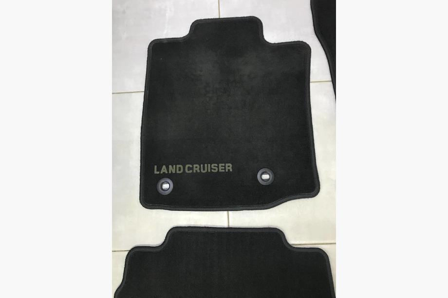 Toyota Land Cruiser Prado 150 2009-2023 Alfombrillas de tela (2013-2022, Original) Usadas Foto 2