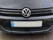 Volkswagen Golf 6 2008-2014 Emblema delantero 5K0 853 601F foto 1