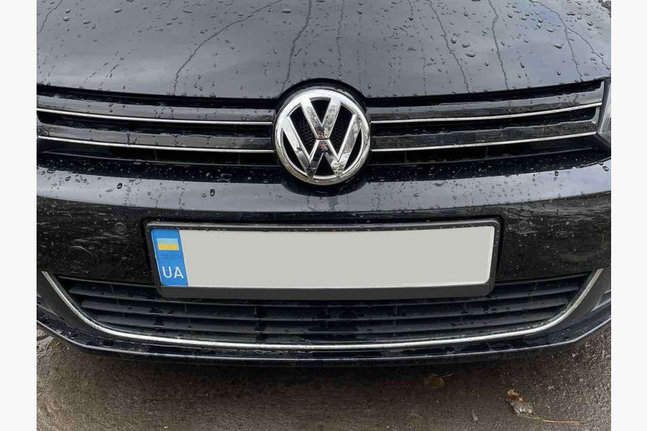 Volkswagen Golf 6 2008-2014 Emblema delantero 5K0 853 601F Image
