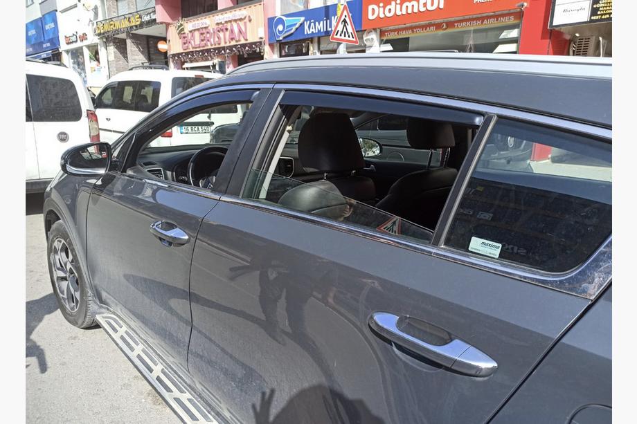 Kia Sportage 2015-2021 Deflectores de ventana encastrables (Esa, 4 uds) Image