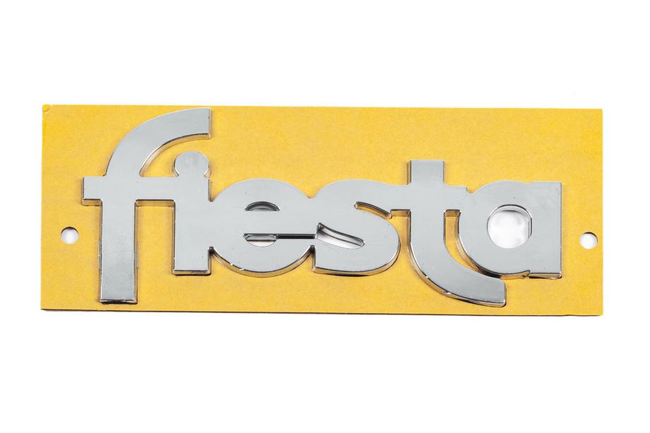 Ford Fiesta 1995-2001 Emblema Fiesta YS61B42528AA (117mm x 52mm) Foto 1