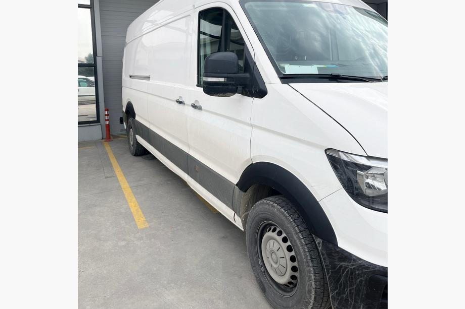 Volkswagen Crafter 2016- Aletines anchos (4 uds, negros) Foto 2