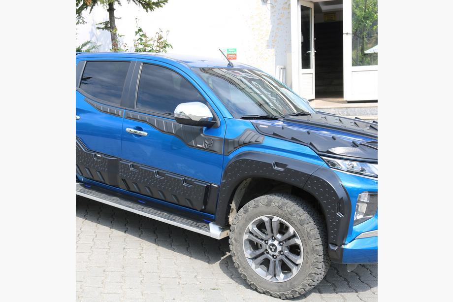 Mitsubishi L200 2015-2024 Aletines de aleta V2 (2019+, EuroCap) Image