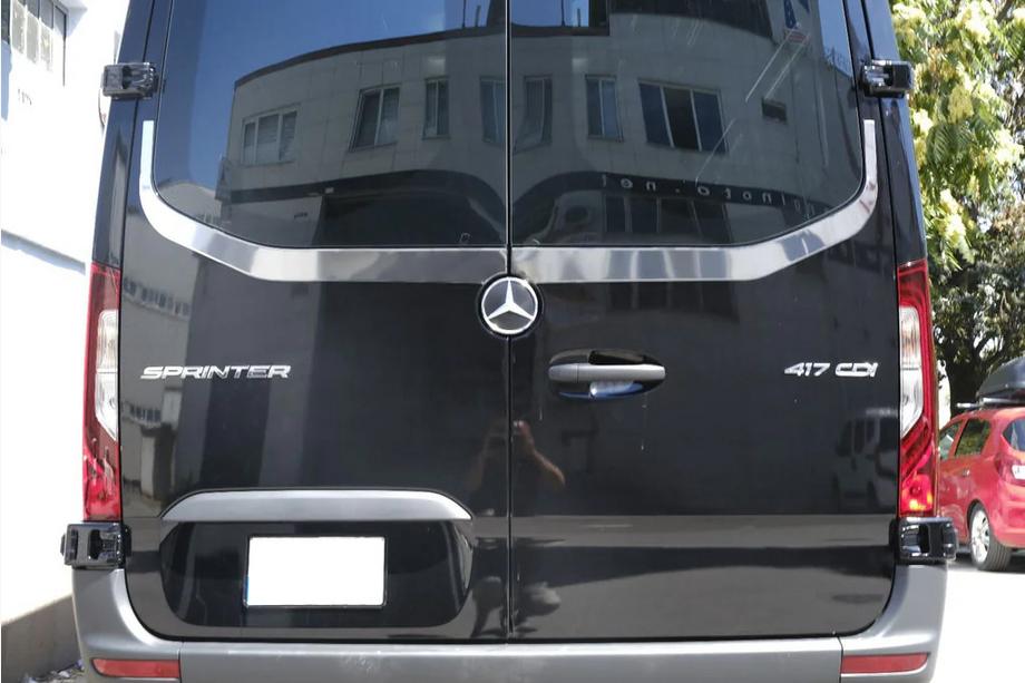 Mercedes Sprinter W907/W910 2018- Moldura de luneta trasera V-2 Carmos (2 uds, acero inoxidable) Foto 1