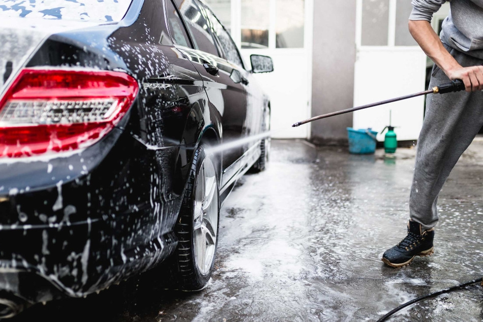 ¿Cómo lavar correctamente un coche en un túnel de lavado?
