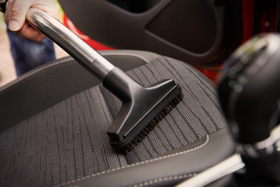 ¿Cómo limpiar adecuadamente el interior del coche?
