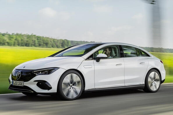 Revisión del sedán eléctrico Mercedes-Benz EQE (V295)