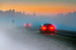 Cómo comportarse al conducir en una carretera con niebla foto 1