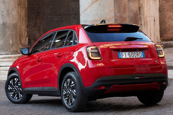 Revisión del crossover eléctrico compacto Fiat 600e Foto 4