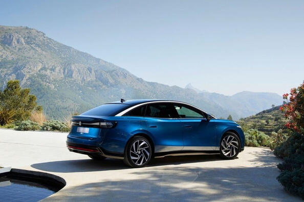 Revisión del liftback eléctrico de tracción trasera Volkswagen ID.7 Foto 2