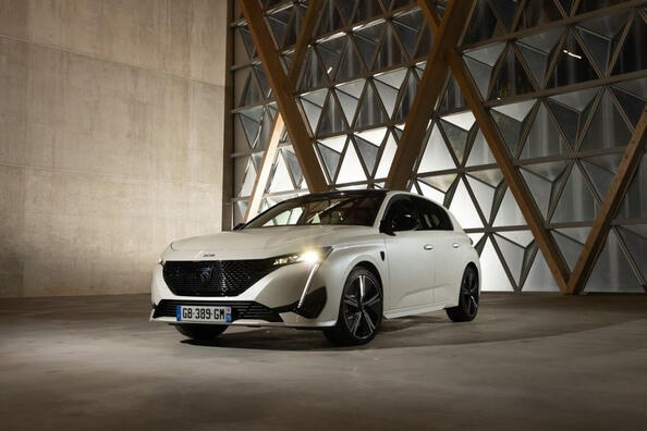 Revisión del hatchback eléctrico compacto Peugeot e-308