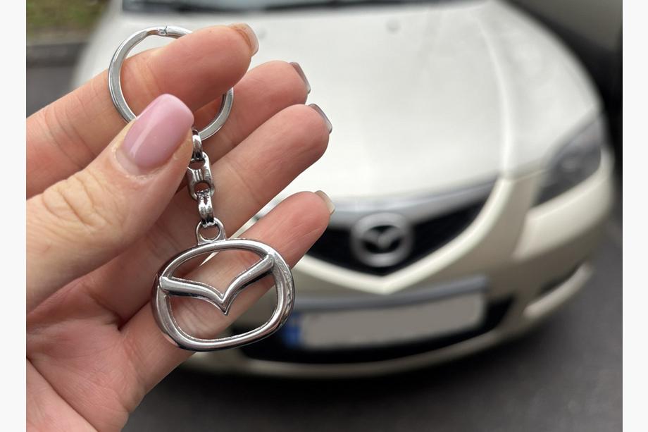 Mazda Llavero metálico con logo Mazda Image