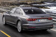 Revisión del sedán actualizado Audi A8 con tracción total foto 3