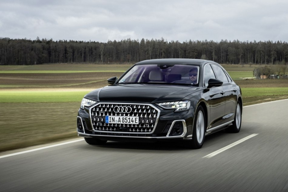 Revisión del sedán actualizado Audi A8 con tracción total
