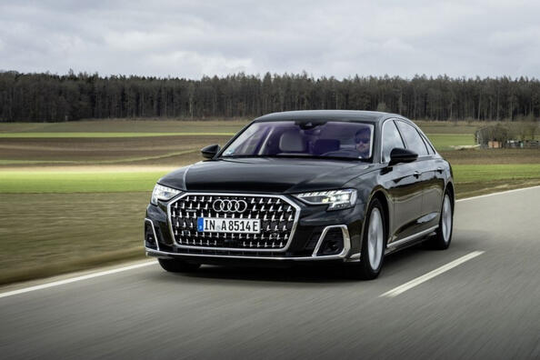 Revisión del sedán actualizado Audi A8 con tracción total