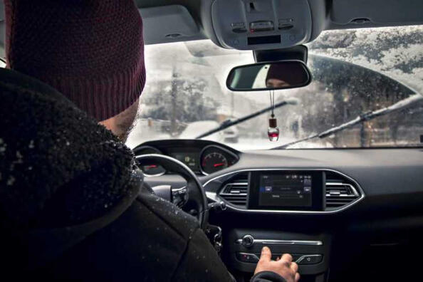 ¿Cómo calentar rápida y correctamente el interior de un coche en invierno?