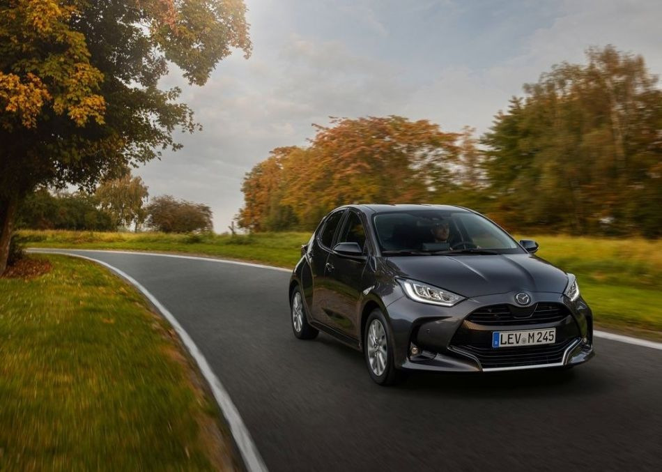 Revisión del hatchback urbano Mazda 2 Hybrid