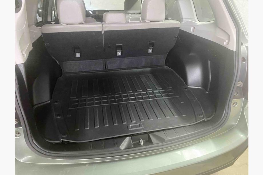 Subaru Forester 2013-2018 Alfombrilla de maletero 3D (Stingray) Image