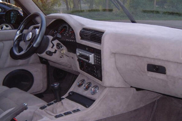 ¿Qué es el flocado interior de un coche y cuál es su beneficio?