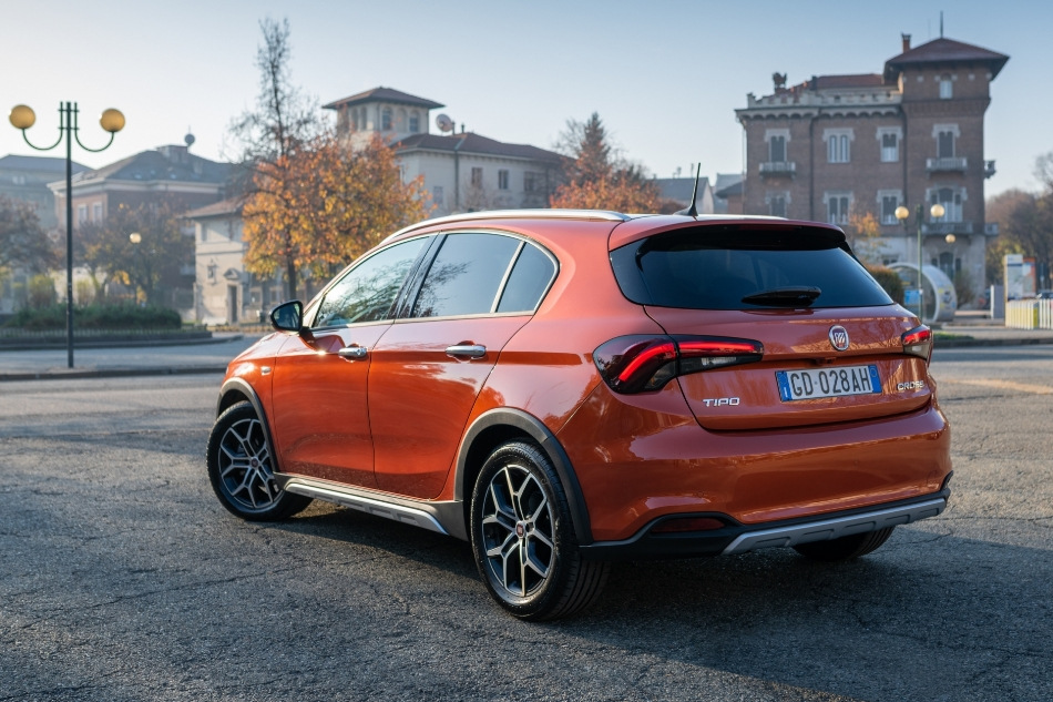 Descripción general del crossover hatchback Fiat Tipo Cross