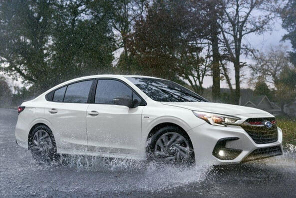 Revisión del sedán actualizado con tracción total Subaru Legacy Foto 3