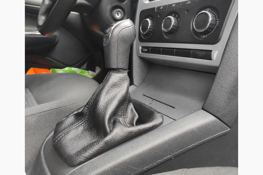 Skoda Octavia II A5 2010-2013 Funda de piel para palanca de cambios Image
