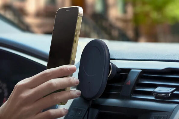 Cómo elegir un soporte para teléfono: una guía para propietarios de automóviles