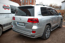 Toyota Land Cruiser 200 2007-2021 Moldura sobre la matrícula OEM (2016+) foto 7