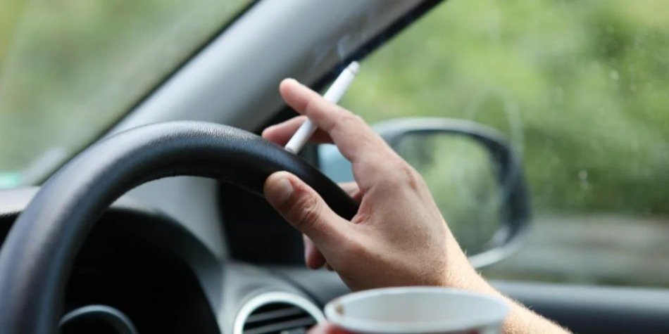 ¿Cómo eliminar el olor a tabaco en el interior del coche?