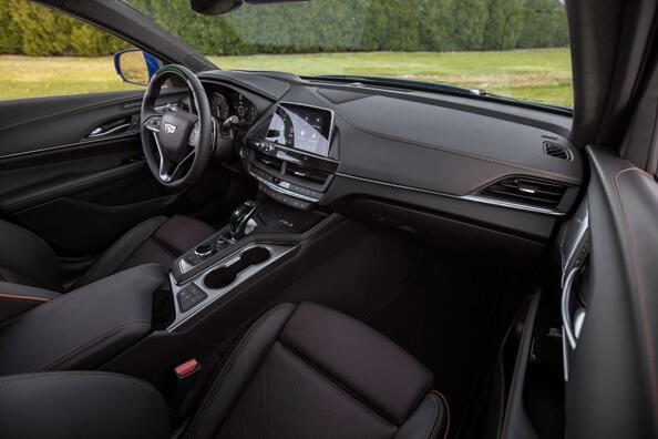 Cadillac CT4: lujo, prestaciones y tecnología en un sedán compacto Foto 6