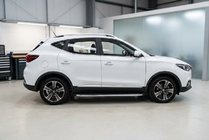 MG ZS 2017-2024 Estribos Laterales BlackLine (2 uds., Aluminio) foto 1