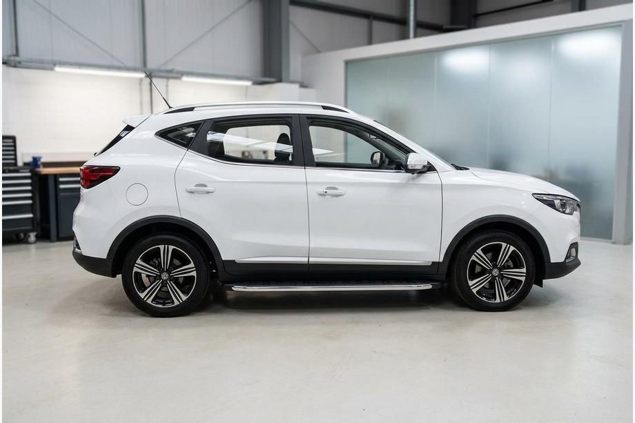 MG ZS 2017-2024 Estribos Laterales BlackLine (2 uds., Aluminio) Image