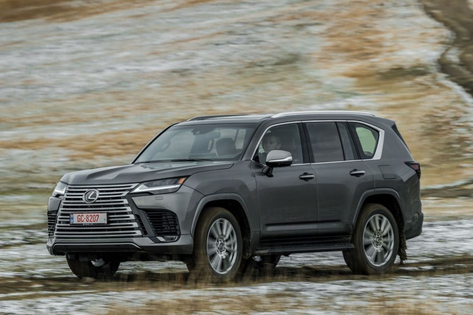 Descripción general del SUV Lexus LX de la cuarta encarnación
