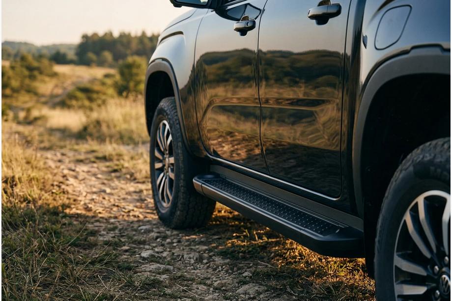 Volkswagen Amarok 2022- Estribos Laterales Allmond Black (2 uds., Aluminio) Image