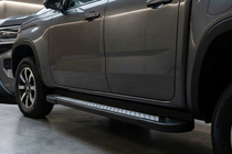Volkswagen Amarok 2022- Estribos Laterales Vision New Black (2 uds., Aluminio) foto 1