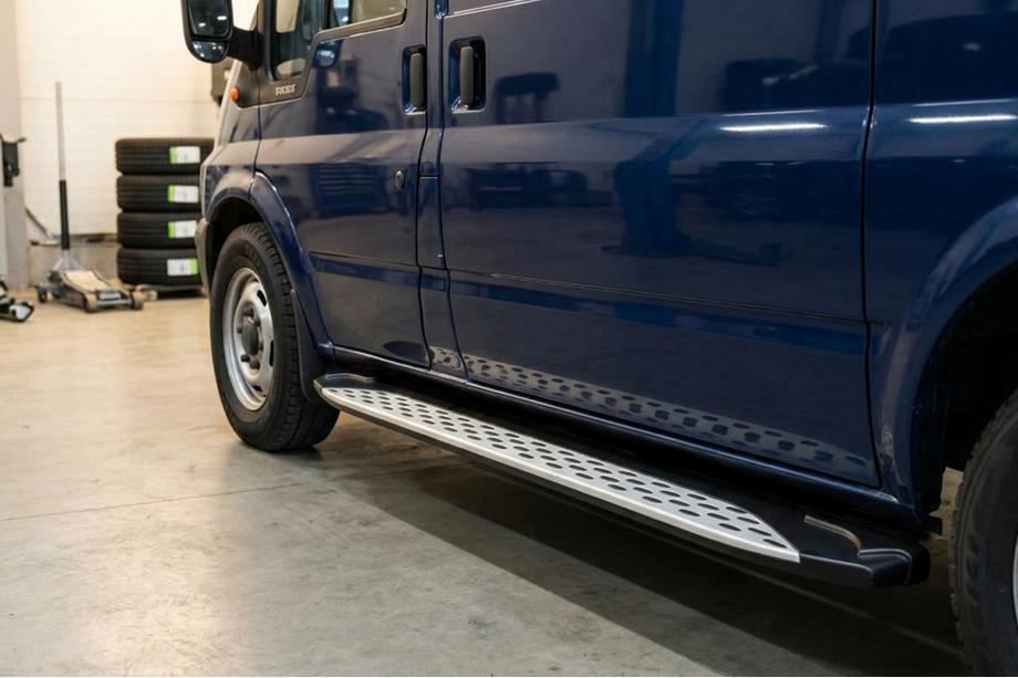 Ford Transit 2000–2014 Estribos Laterales Shining V1, L1 (corto) (2 uds., Aluminio) Foto 1