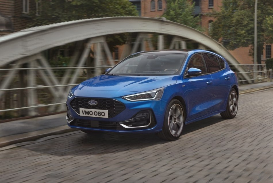 Revisión del Ford Focus hatchback actualizado de cuarta generación.