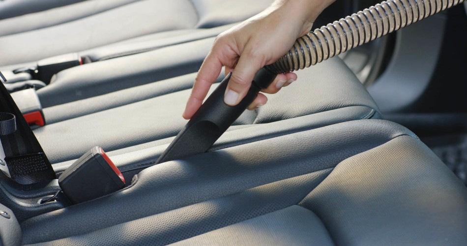 ¿Cómo aspirar correctamente el interior del coche?