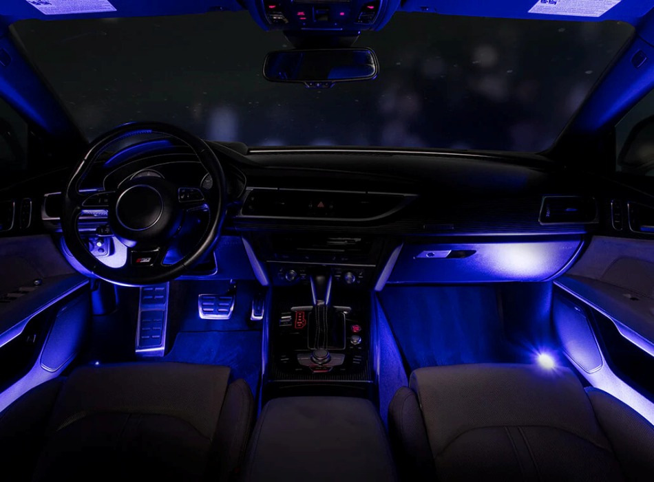 ¿Cómo elegir el color de la luz para el interior del coche?