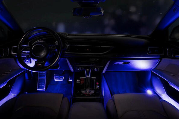 ¿Cómo elegir el color de la luz para el interior del coche?