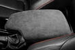 ¿Cómo tirar del reposabrazos en el interior del coche? foto 1