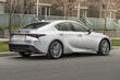 Revisión del sedán actualizado Lexus IS foto 3