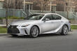 Revisión del sedán actualizado Lexus IS foto 1